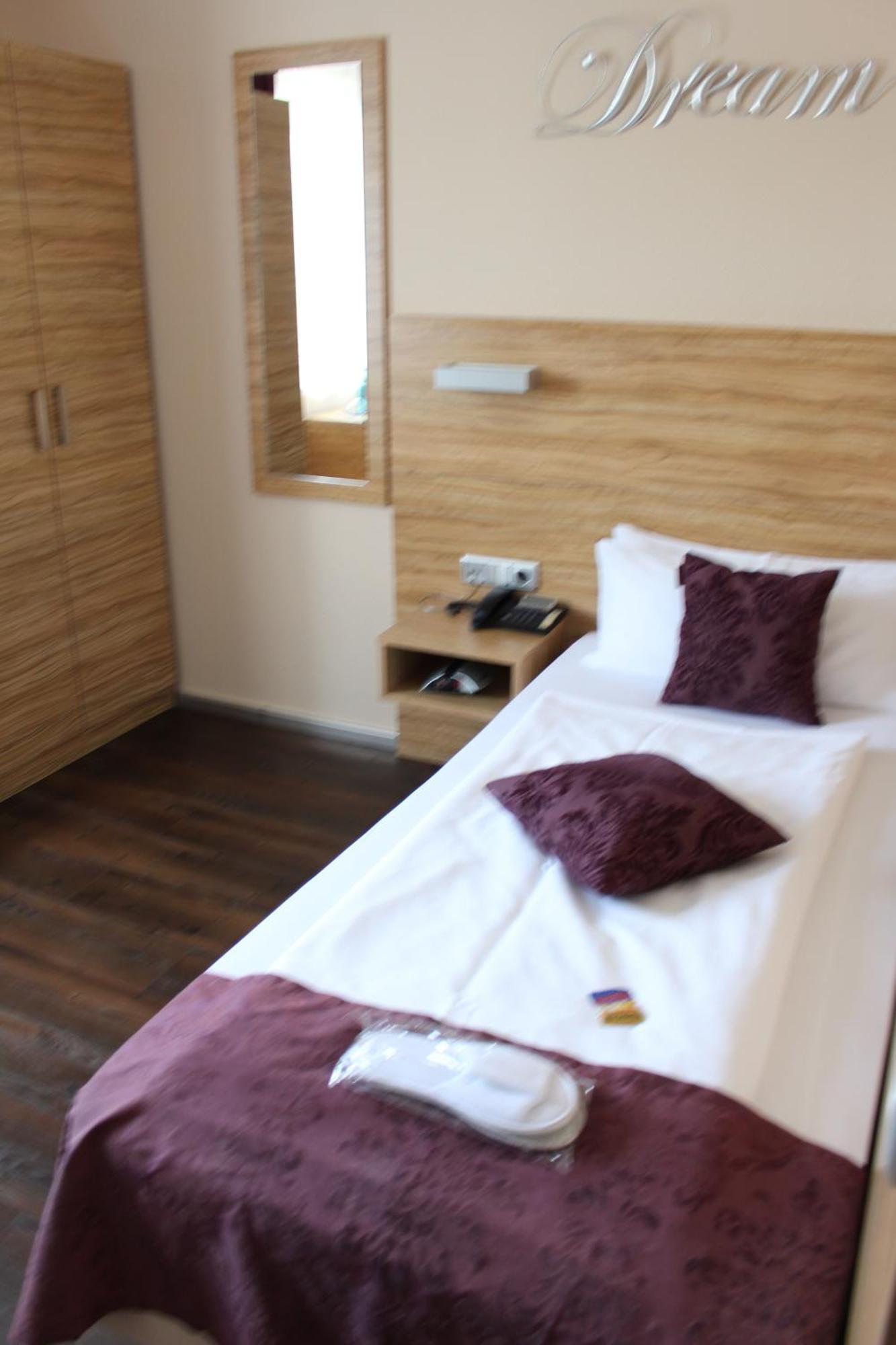 Hotel Bonjour Bad Soden am Taunus Pokoj fotografie